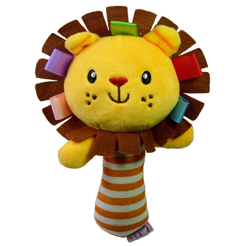 Brinquedos em tecido macio em formas geométricas ou de animais. Além de divertidos e coloridos os brinquedos fazem sons de chacoalho, alegrando as brincadeiras e ajudando no desenvolvimento do seu Bebê.